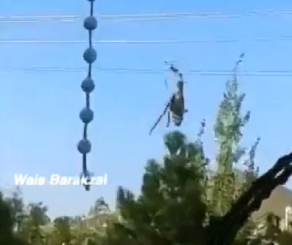 Ngeri! Detik-detik Helikopter Black Hawk yang Ditumpangi Taliban Jatuh dan Tewaskan 3 Orang