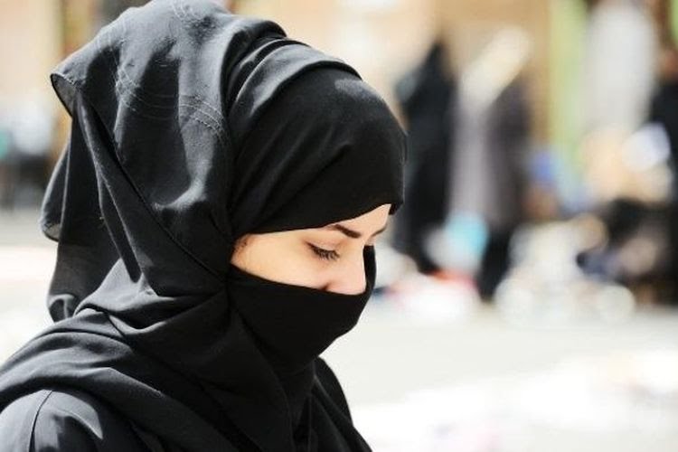 Kisah Wanita Amerika Serikat di Arab Saudi: Ikut Suami Mualaf, Kini 'Terjebak'