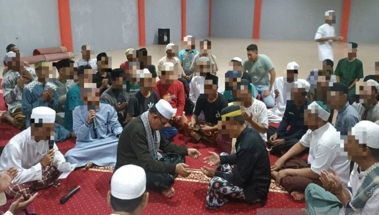Napi di Lapas Batulicin Masuk Islam saat Ramadan, Ikrarkan Dua Kalimat Syahadat Usai Tarawih