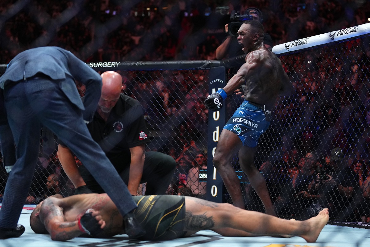 UFC 287: Savage! Begini Gestur Kocak Israel Adesanya Menang KO Atas Petarung Mualaf Brasil, Lepaskan 3 Panah