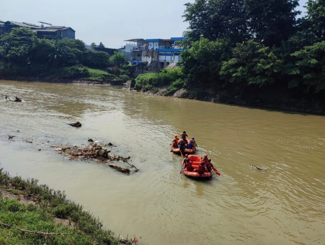 Sempat Dipikir Pulang Kampung, Keluarga Berharap Korban Tenggelam di Kali Bekasi Segera Ditemukan