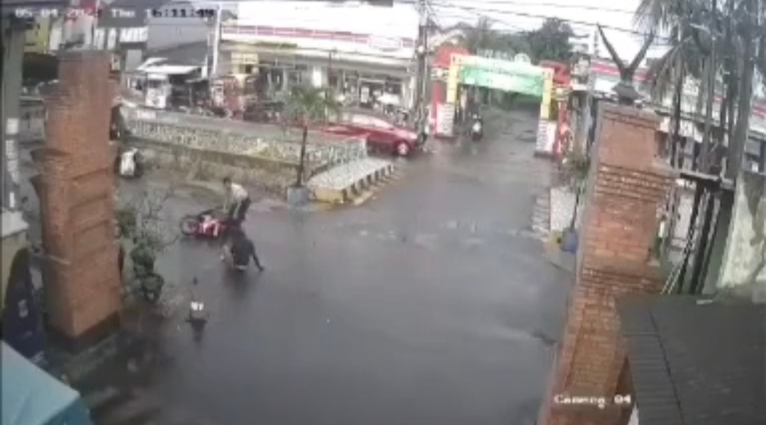 Terduga Pelaku Pencuri Sepeda Motor di Bekasi Gagal, Usai Terpeleset di Persimpangan Saat Mencoba Kabur