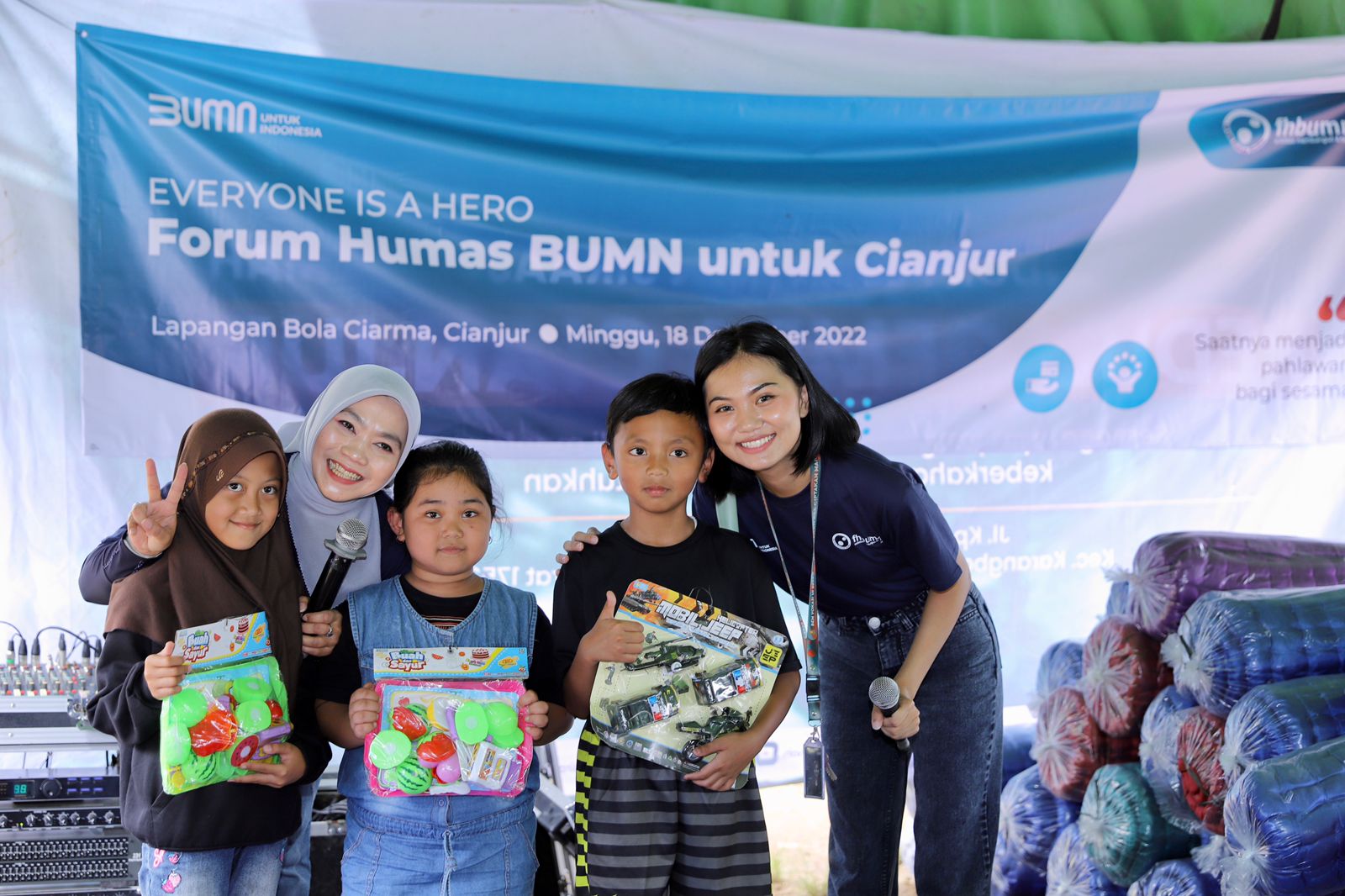 Jalankan Aktivitas Trauma Healing,  Forum Humas BUMN Gelar Nobar untuk Warga Korban Gempa Cianjur