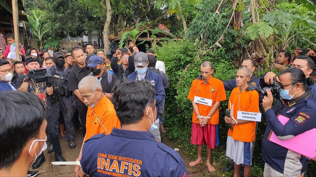 Detik-Detik Kopi Beracun Diminum 1 Keluarga di Bekasi Tergambar saat Rekonstruksi Pembunuhan