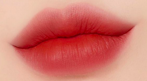 Tren Ombre Lips Viral Lagi, Ini Tips Bikin Ombre Lips agar Lebih Rapi