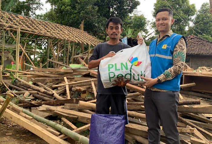 Relawan PLN Sisir Lokasi Terisolir Untuk Salurkan Bantuan Pascagempa Cianjur