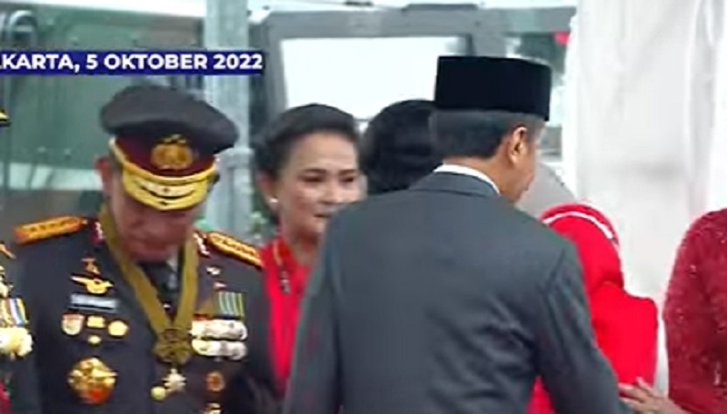 Viral Tak Disalami Jokowi, Kapolri Listyo Sigit Langsung Tertunduk Lesu