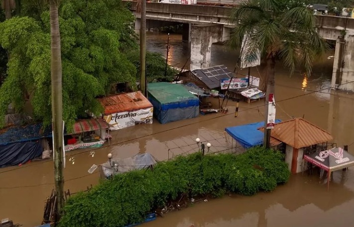 Diguyur Hujan Lebat, Belasan Titik di Kota Tangerang Terendam Banjir, 4 Pohon Tumbang