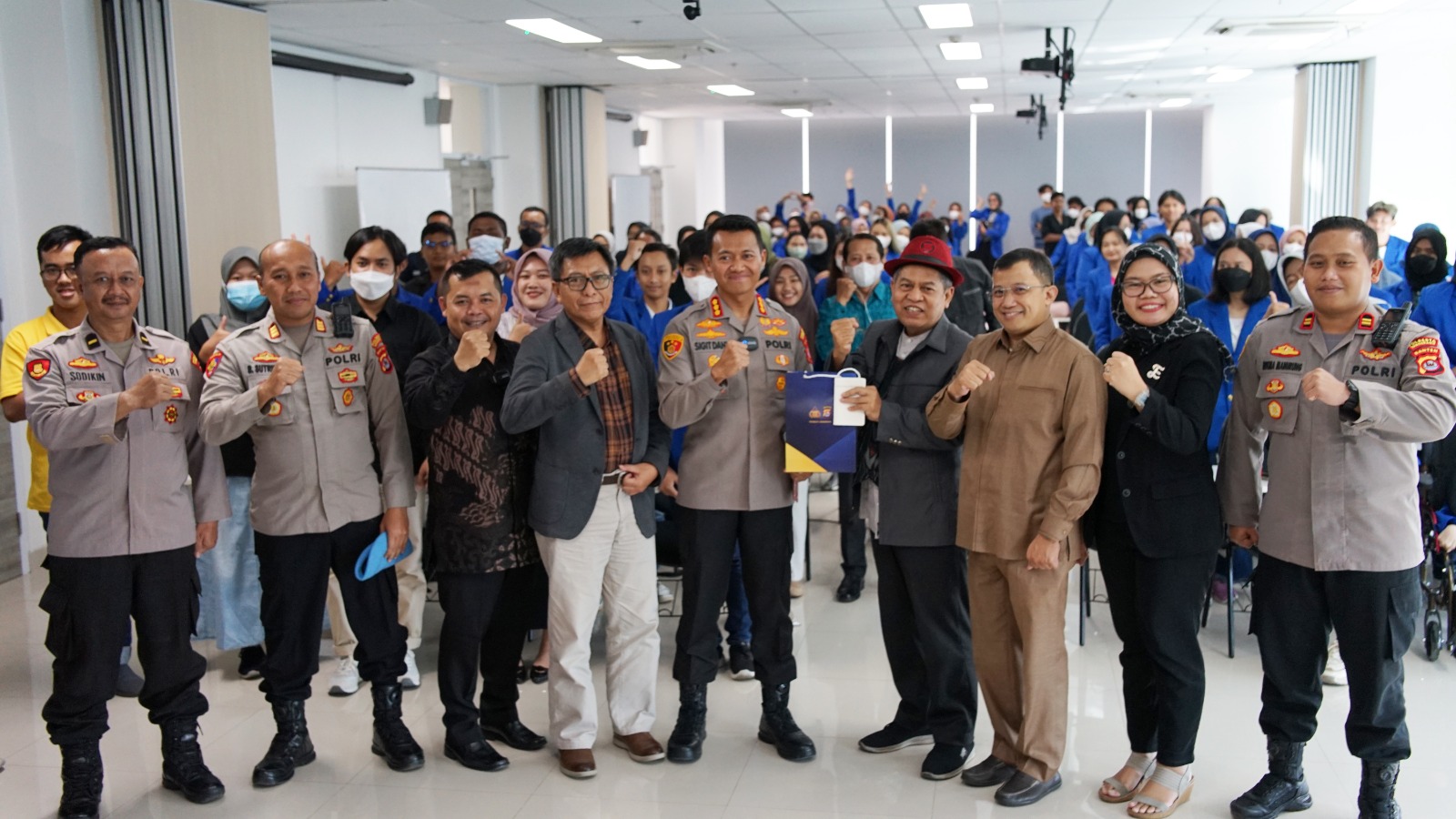 Universitas Esa Unggul Kampus Tangerang Mengelar Seminar Membangun Attitude yang Baik untuk Indonesia Unggul