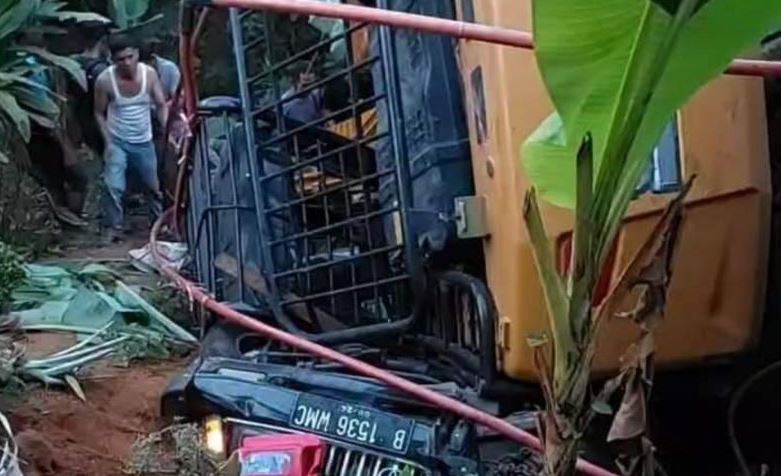 Kecelakaan Maut Mukomuko, 7 Orang dalam Satu Keluarga Tewas Mengenaskan di Mobil Kijang yang Tertiban Alat Berat
