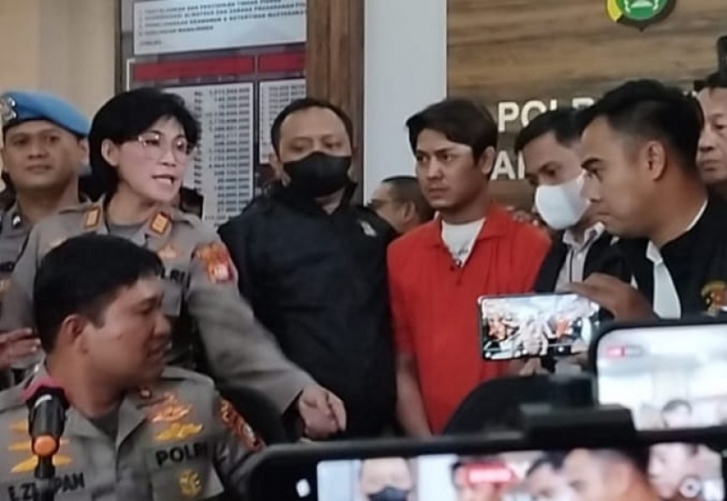 Penampilan Rizky Billar Pakai Baju Tahanan Oranye Atas Kasus KDRT Lesti Kejora