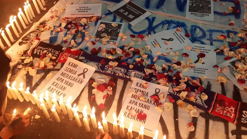 The Jak Mania Kampus Unisma Bekasi Gelar Doa dan Aksi 1.000 Lilin Untuk Korban Tragedi Kanjuruhan