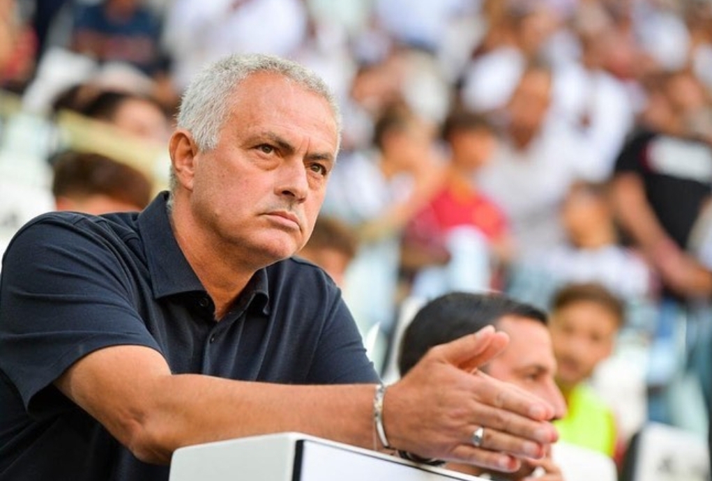 Caci Maki Wasit, Pelatih AS Roma Jose Mourinho Diskors Selama 4 Pertandingan