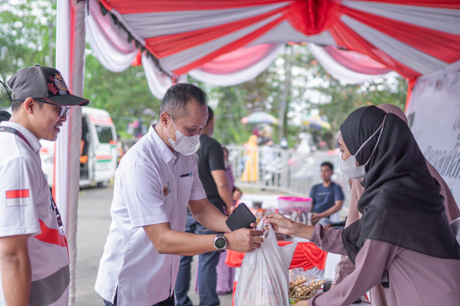 Safari Ramadhan BUMN 2023: Kementerian BUMN Bersama Telkom Bagikan 1000 Paket Sembako Murah di Batulicin