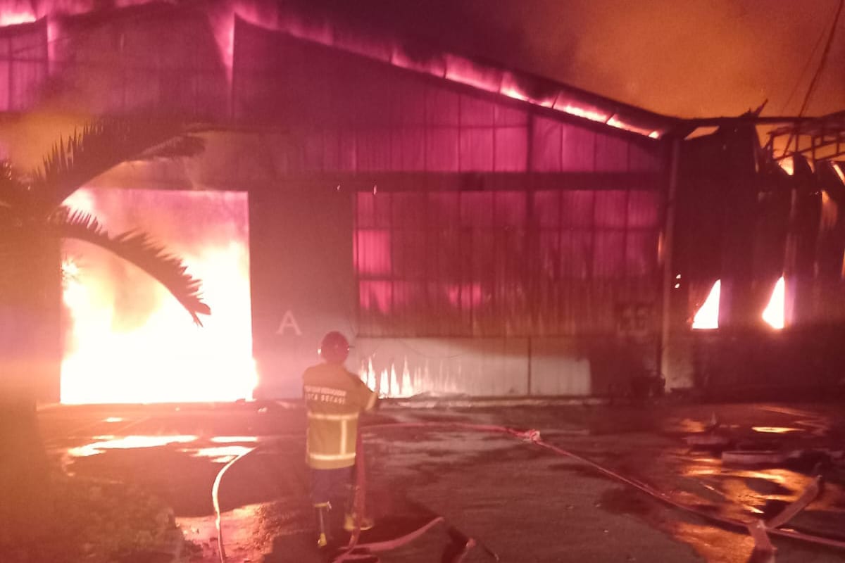 Kebakaran Hebat Terjadi di Gedung PT Gudang Garam Kediri
