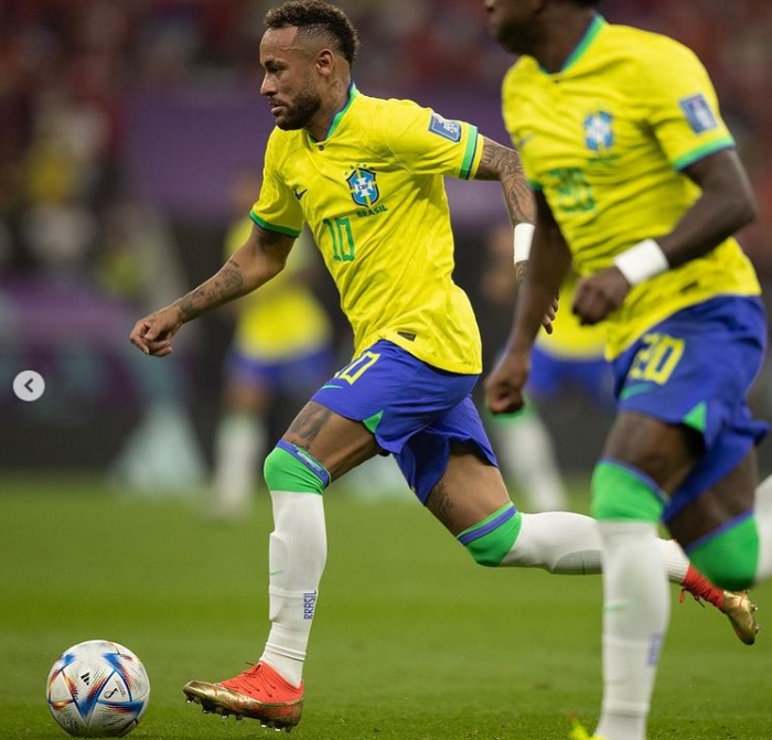 Brasil Cemas Menanti Kabar Neymar Usai Tabrakan dengan Pemain Serbia