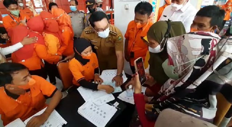 Ridwan Kamil Pantau Pembagian BLT di Bekasi, 20 persen Warga Jawa Barat Sudah Menerima