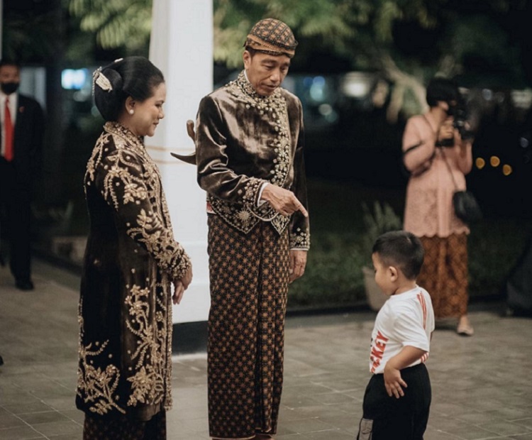 Bobby Unggah Foto Jokowi Nasehati Cucunya: Nahyan Jangan Ganggu Kak Kaesang Malam Jumat