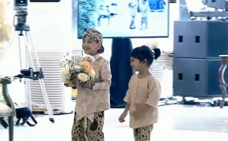 Momen Gemas Cucu Jokowi Antar Cincin Pernikahan ke Kaesang dan Erina