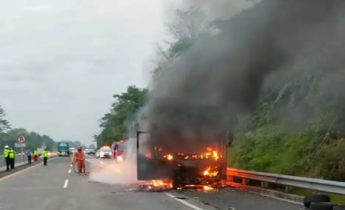 Bus Pariwisata Terbakar di Tol Pandaan, Begini Kondisi 48 Penumpangnya