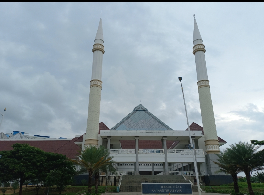 Mengenal Sejarah Masjid Raya KH Hasyim Asyari Jakarta Barat yang Dibangun Era Ahok