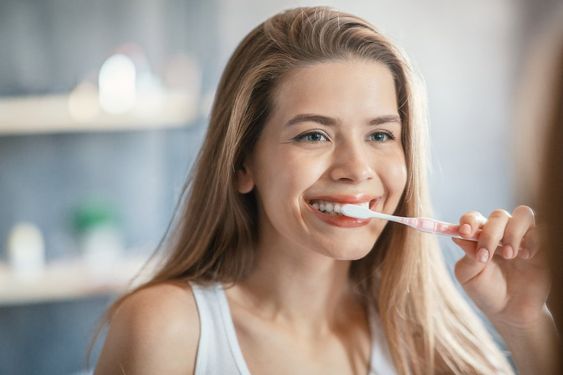 Ini Cara Mudah Memutihkan dan Merawat Gigi, Bikin Tambah Kuat dan Sehat!