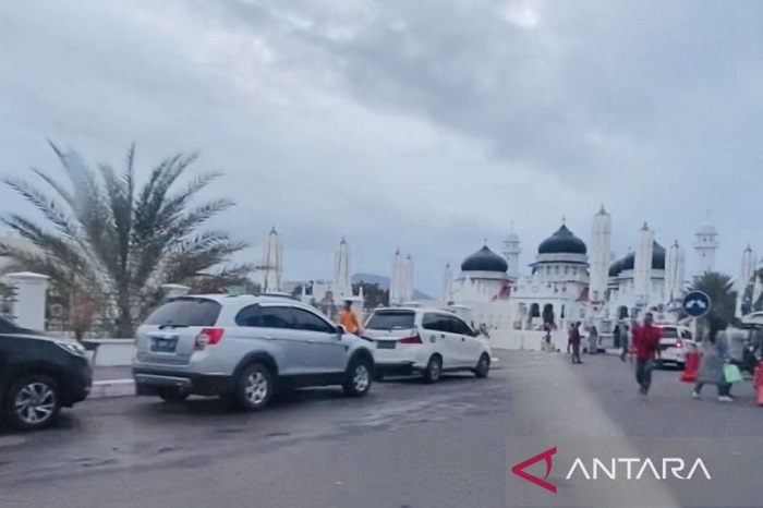 Tidak Ada Pilihan, Ratusan Wisatawan Terpaksa Menginap di Masjid dan SPBU