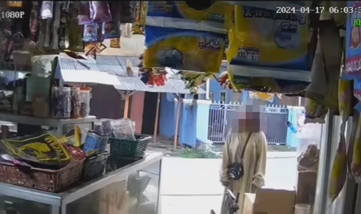Viral Diduga Wanita ODGJ Ngamuk Hingga Merusak Minimarket dan Memukuli Pemotor di Bekasi