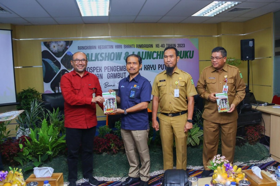  Kolaborasi PLN-BPSILHK Kuok Riau Kembangkan Inovasi Budi Daya Tanaman Kayu Putih di Lahan Gambut