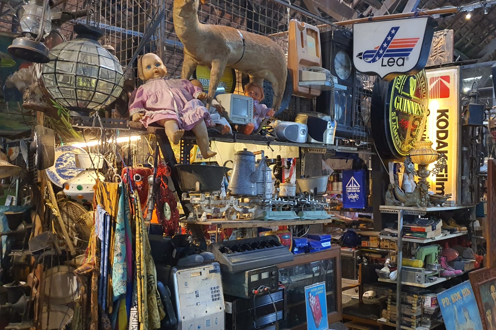 Pasar Antik Kota Lama Semarang, Destinasi Wisata Belanja Barang Vintage