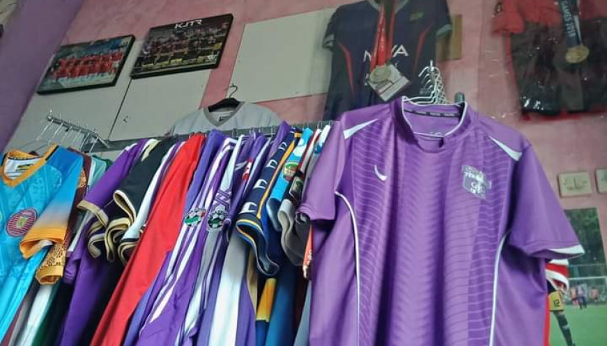 Keren! Suporter Sepak Bola di Tangerang Bangun Museum Jersey Bersejarah Milik Persita, Ini Koleksinya...