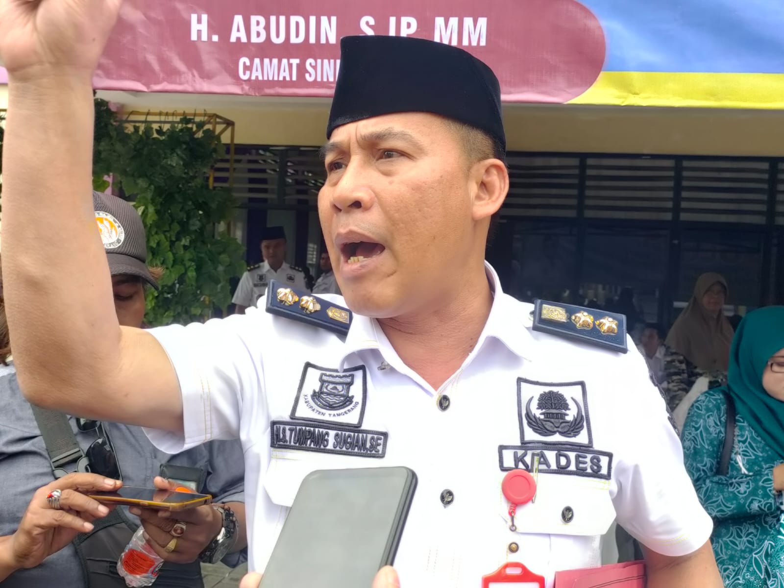Dikenal Sosok Kontroversial, Kades di Tangerang Ini Ajak Masyarakat Tak Lagi Pilih 6 Anggota DPRD Berikut