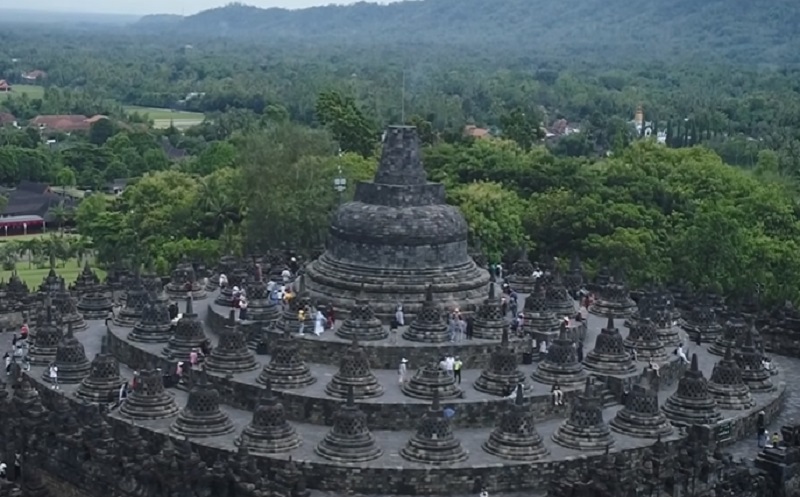 Ganjar Pranowo Temui Luhut, Tarif Naik Candi Borobudur Batal Naik?