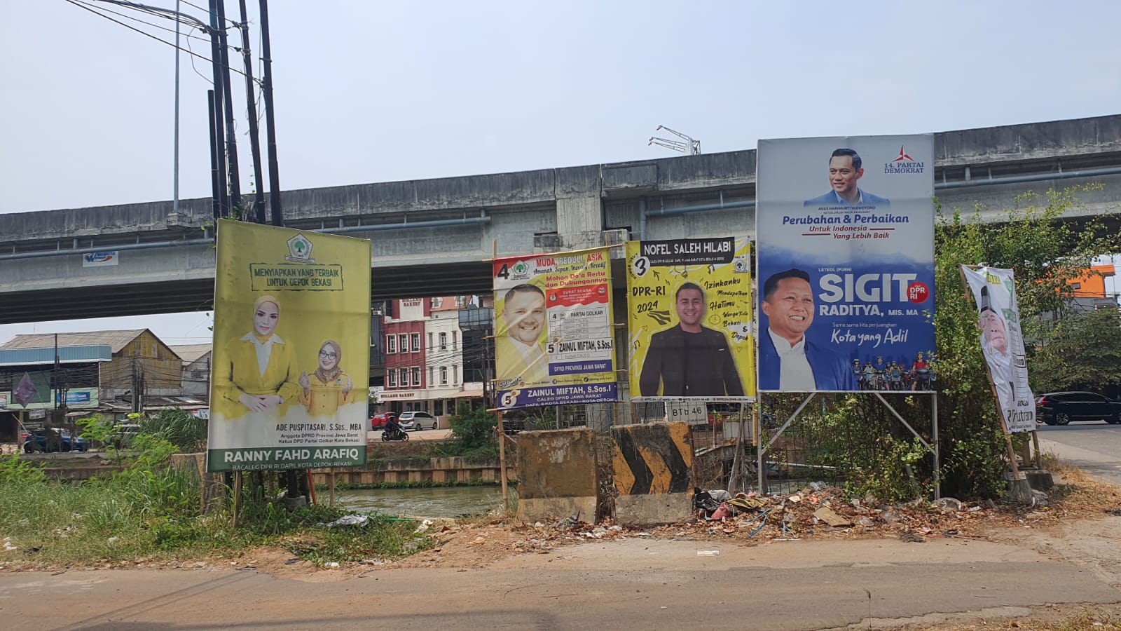 Atribut Kampanye Berantakan di Kota Bekasi, Bawaslu Berikan Surat Imbauan ke Partai