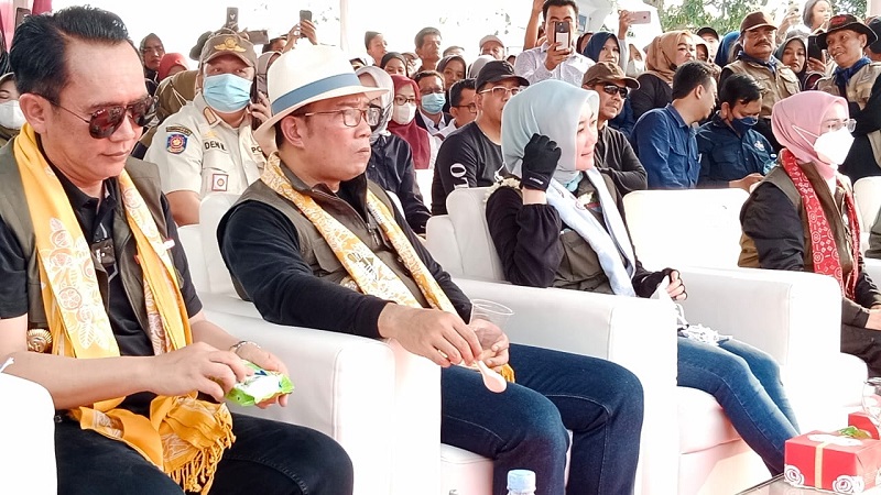 Ridwan Kamil Kunjungi Lima Wilayah di Kabupaten Bekasi, Pantau Langsung Perkembangan Desa Mandiri