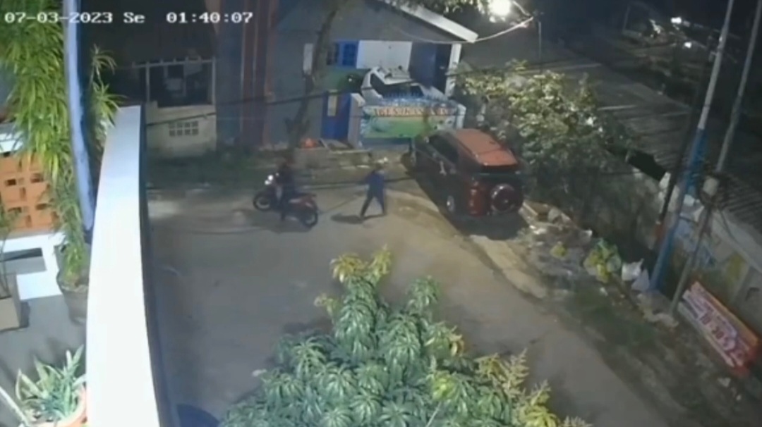 Viral Aksi Pencurian Kaca Spion Mobil di Kota Bekasi, Pelaku Mengincar Mobil Mewah