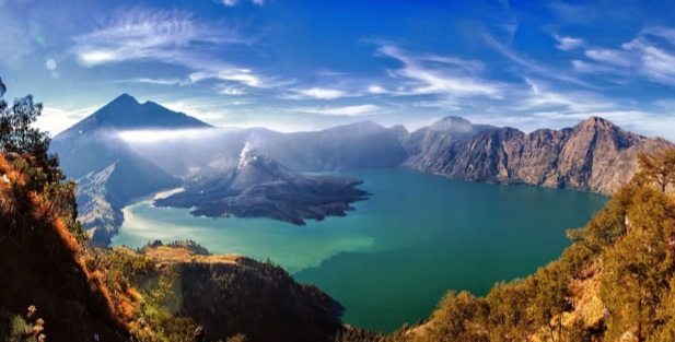 5 Rekomendasi Destinasi Wisata Kaki Gunung Rinjani Pulau Lombok: Danau Cantik Bikin Merinding!