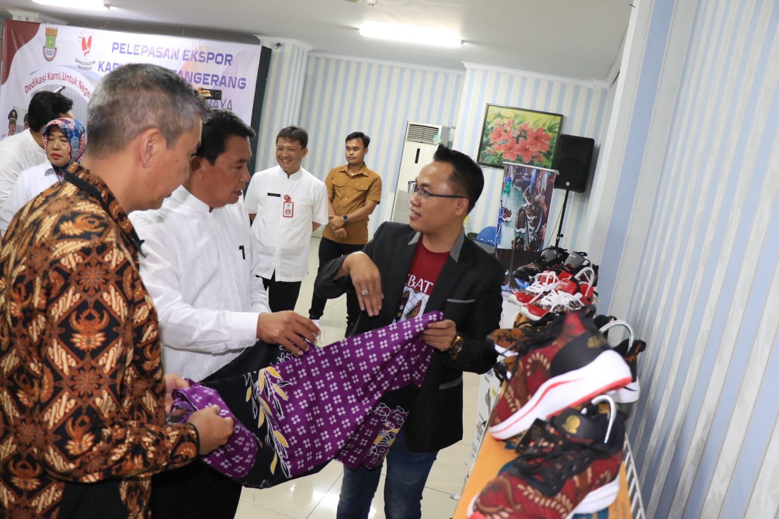 Dilepas Sekda, Sepatu Lokal Buatan Kabupaten Tangerang Diekspor ke Belanda