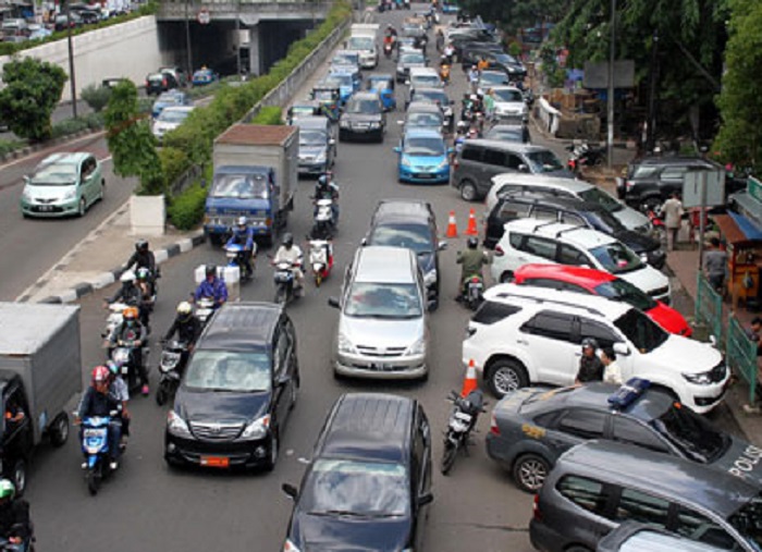 Jalan Senopati Jakarta Selatan Marak Parkir Liar, Kok Aparat Diam Saja?
