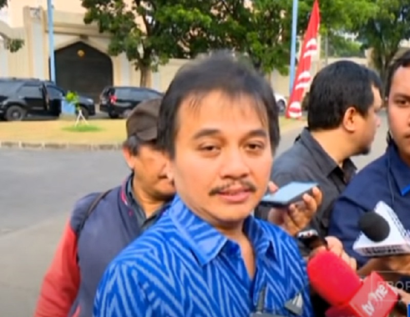 Kunker di Gresik, Jokowi Diteriaki Warga 'Ya Nda Tau kok Nanya Saya', Roy Suryo: Itu Suara Asli, Ambyar!