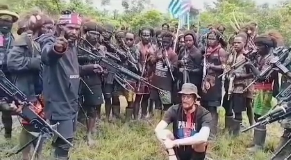 Viral Video KKB Papua Egianus Kogoya Ancam Tembak Mati Pilot Susi Air, Indonesia Dikasih Waktu 2 Bulan