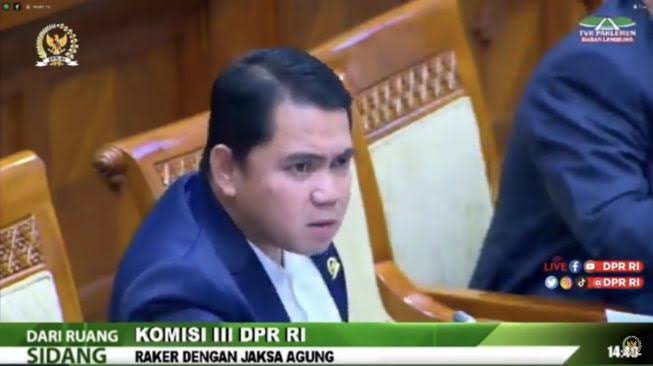 Kritik Penggunaan Bahasa Sunda, Arteria Dahlan Disindir Rekan Fraksi: Jangan Bertingkah Arogan! 