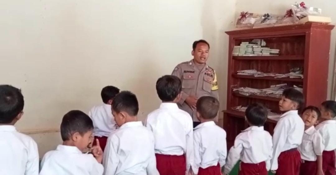 Sekelumit Kisah Bripka Mamat, Polisi yang Berikan Pendidikan dan Pengobatan Gratis di Cirebon