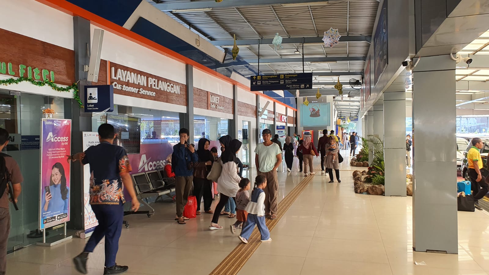 Pemudik Padati Stasiun Pasar Turi Surabaya, Diprediksi Jadi Puncak Arus Balik Lebaran 2024