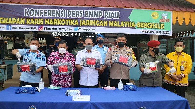 Bea Cukai Bengkalis dan BNNP Riau Gagalkan Penyelundupan 8 Kilogram Sabu