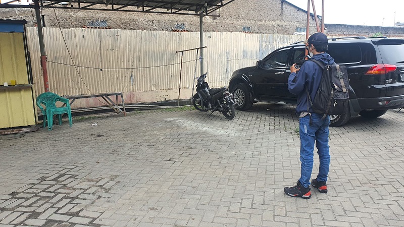 Terekam CCTV, Komplotan Maling Gasak Mobil Pick Up Milik Pengusaha di Bekasi