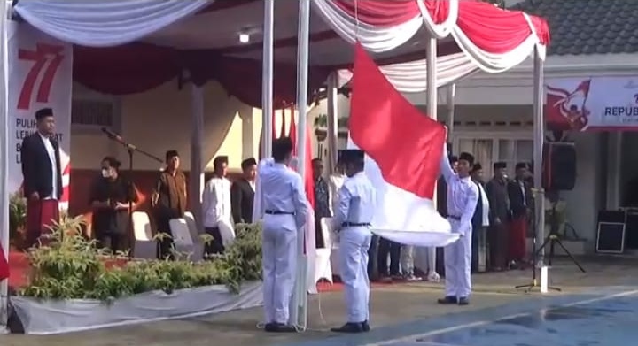Mantan Gubernur Banten Wahidin Halim Upacara HUT Ke-77 RI Bareng Santri di Tangerang