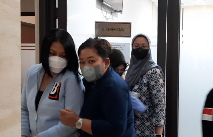 Penampakan Putri Candrawathi Jalani Pemeriksaan Kesehatan di Bareskrim Polri 