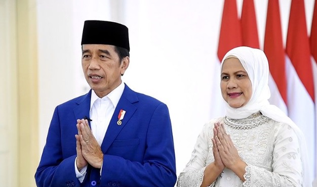 Jokowi - Iriana Nyoblos di TPS 10 Gedung LAN Gambir