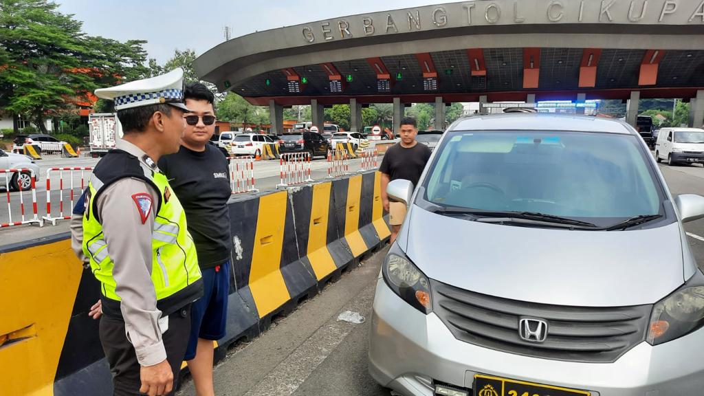 Pakai Plat Dinas Polri dan Rotator, Mobil Honda Freed Diamankan Polisi di Tol Tangerang-Merak